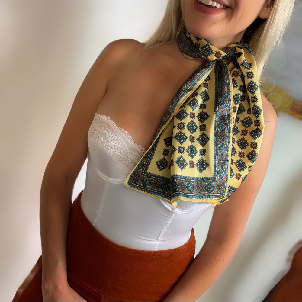 🥂🥂 Vintage Pattern Scarf 🥂🥂